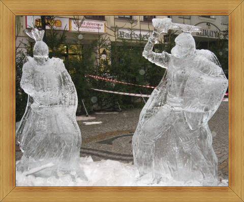 Rycerze Olsztyn wystawa na starówce rzeźb lodowych