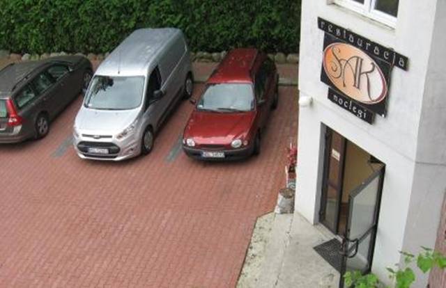 Parking przed Hotelem SAK Olsztyn
